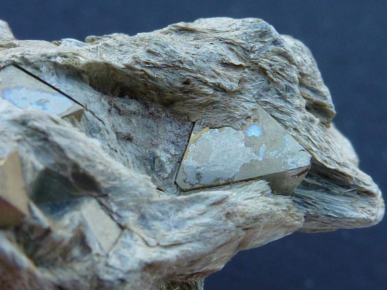 Pirita Octaédrica, Magnetita y Tremolita
6 x 5 cm.
(Autor: javier ruiz martin)