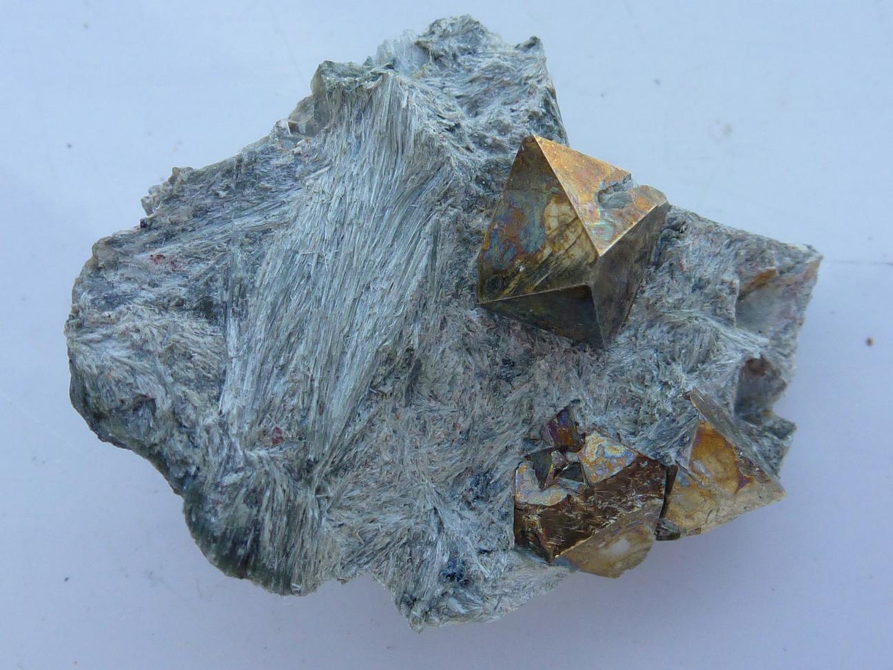Pirita Octaédrica, Tremolita
4 x 3 cm.
(Autor: javier ruiz martin)