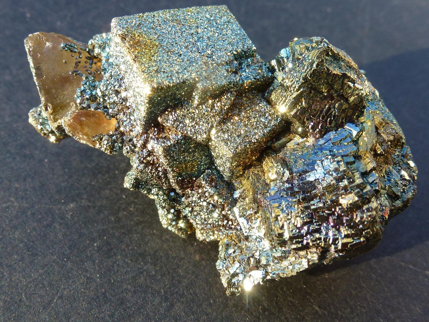 Fluorita, Pirita
6 x 4,5 cm.
(Autor: javier ruiz martin)