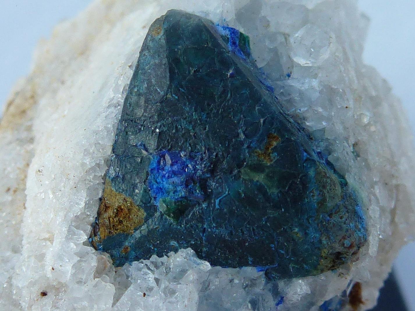 Tetraedrita y Azurita en Cuarzo
0,8 cm. la arista del teraedro.
(Autor: javier ruiz martin)