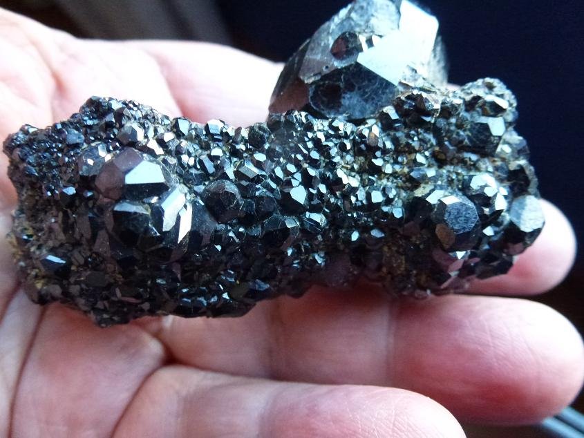 Andradita (variedad melanita), Magnetita
7 x 4 cm.
(Autor: javier ruiz martin)