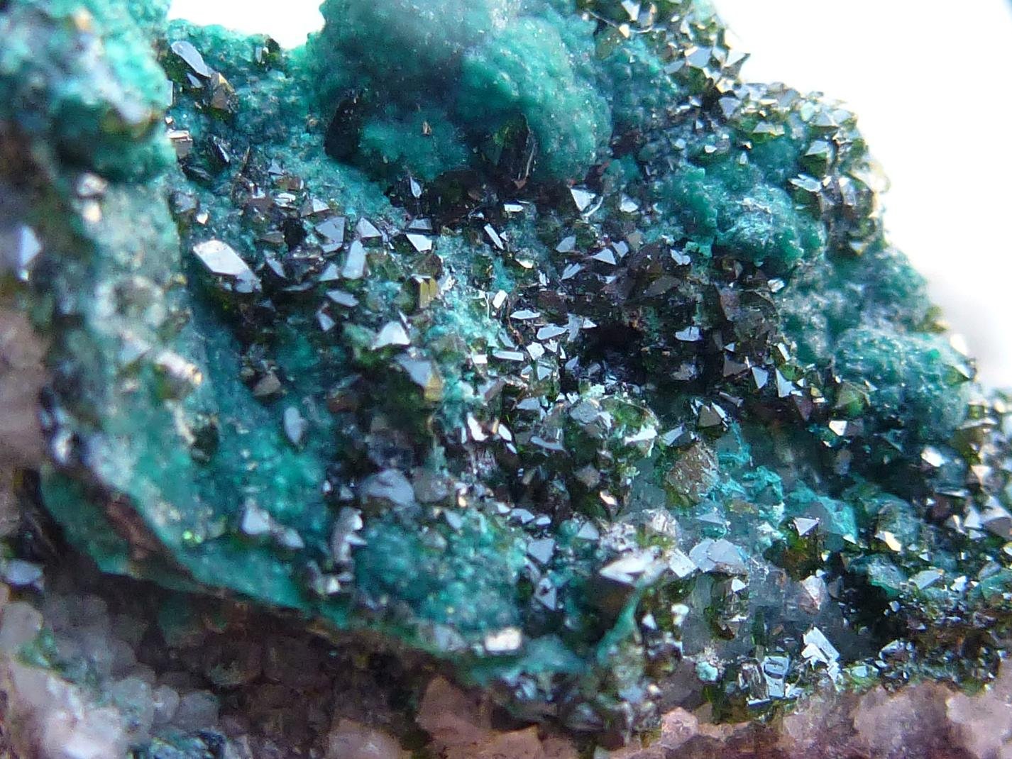 Libethenita sobre Pseudomalaquita
3 x 1,5 cm.
(Autor: javier ruiz martin)