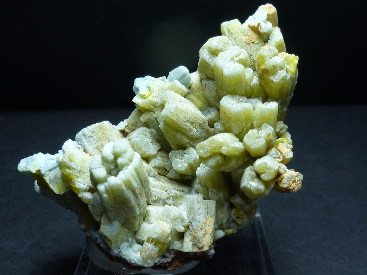 Piromorfita con Plumbogummita
6 x 4 cm.
(Autor: javier ruiz martin)