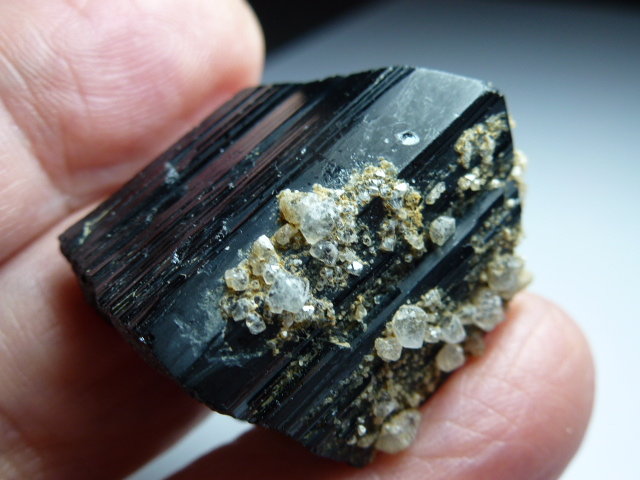 Ilvaita y Cuarzo
3 x 3 cm.
(Autor: javier ruiz martin)