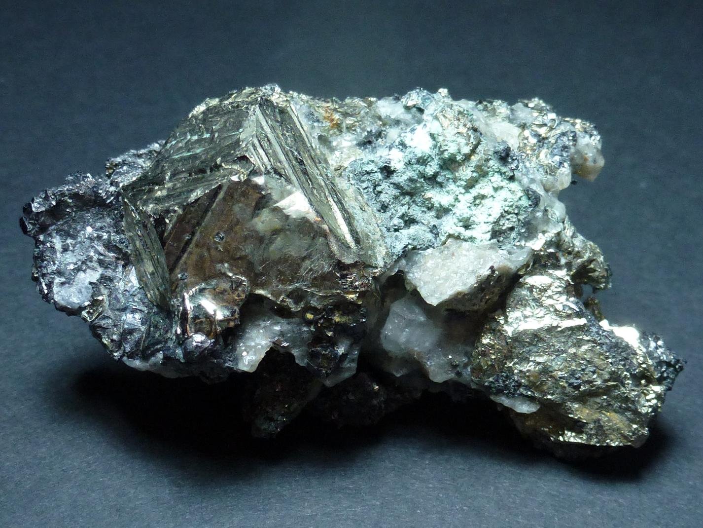Pirita, Magnetita, Actinolita, Ferroactinolita y Calcita
6 x 4 cm.
(Autor: javier ruiz martin)