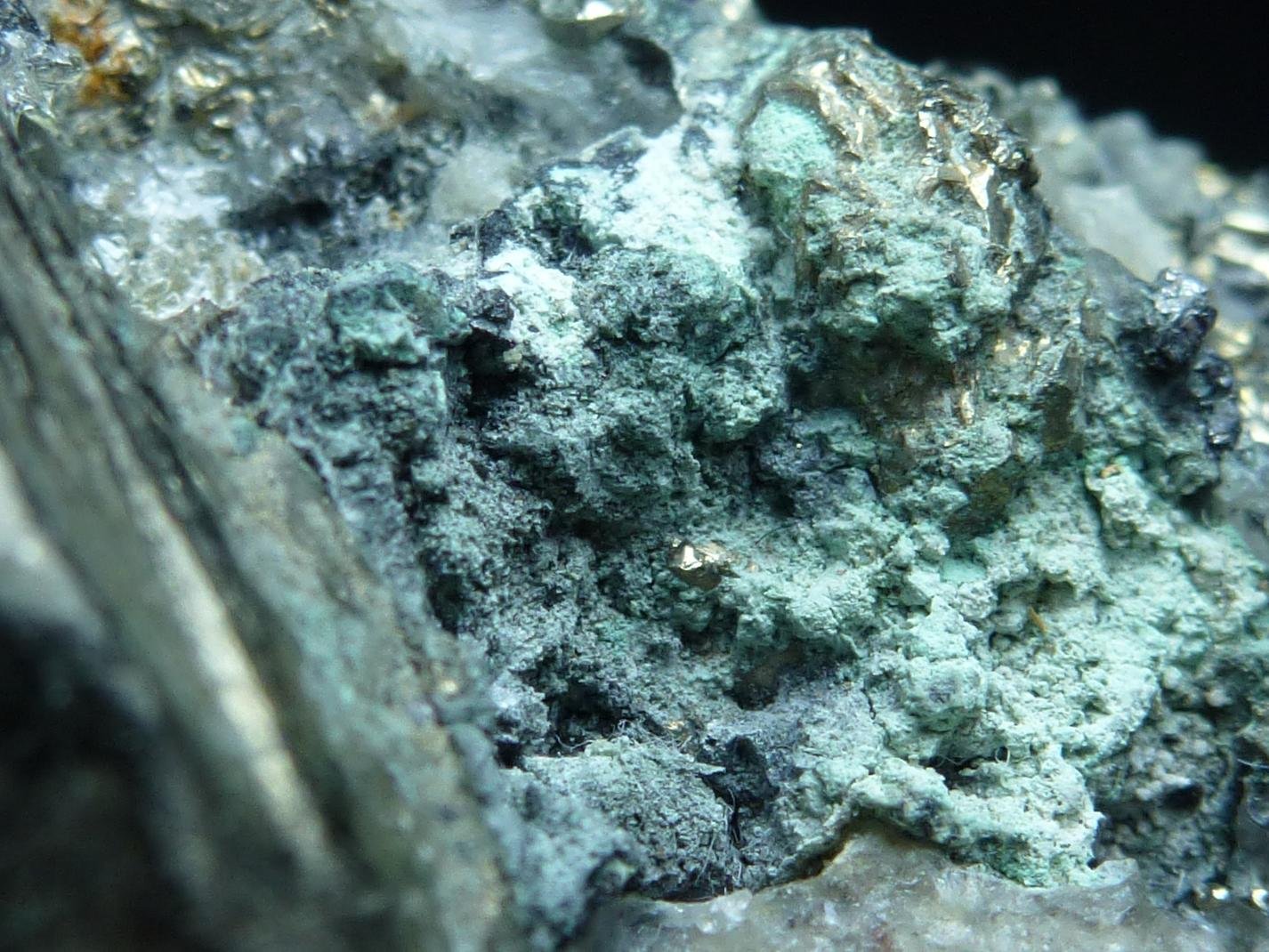 Pirita, Magnetita, Actinolita, Ferroactinolita y Calcita
6 x 4 cm.
(Autor: javier ruiz martin)