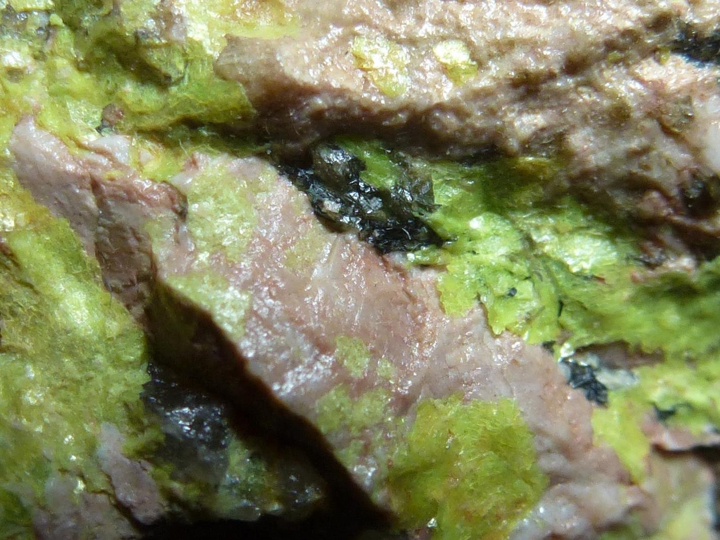 Autunita
6 x 4 cm.
(Autor: javier ruiz martin)