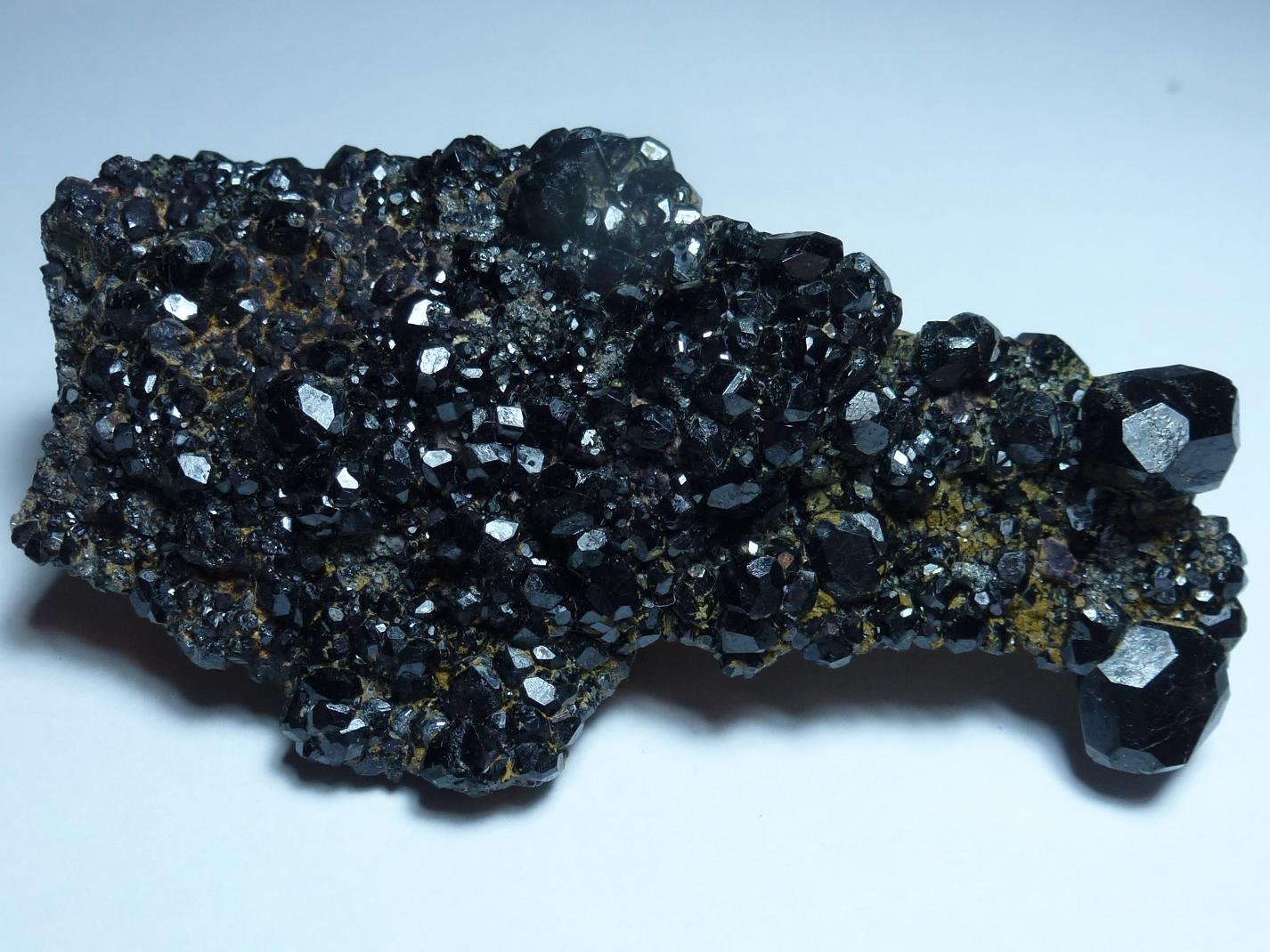 Grupo Granate y Magnetita
6 x 3,5 cm.
(Autor: javier ruiz martin)