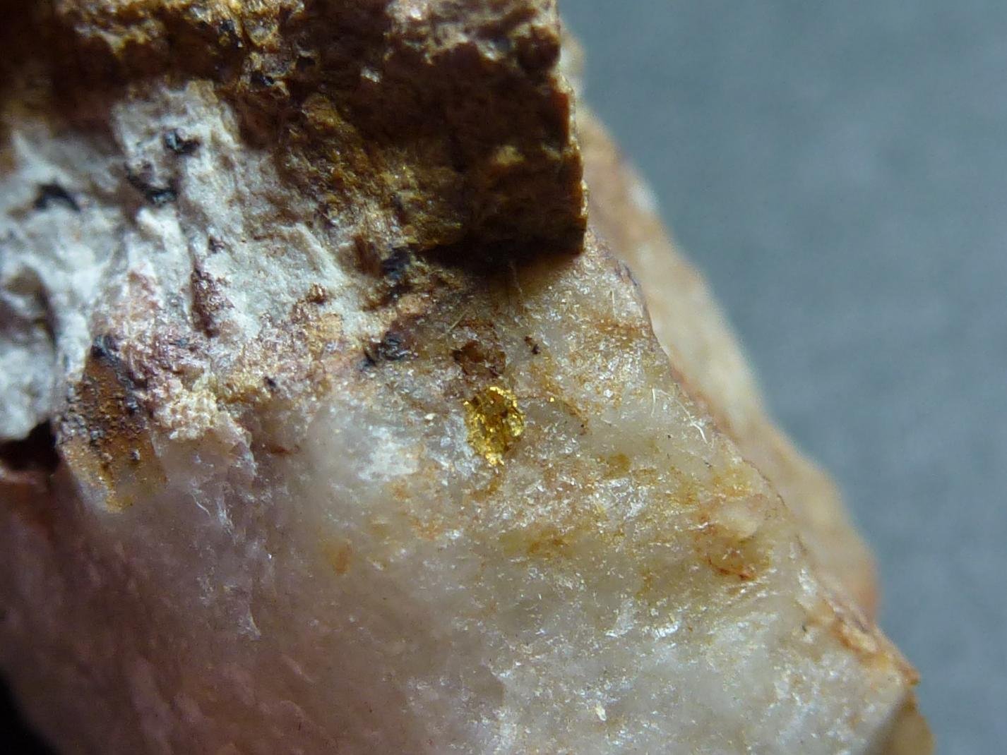 Oro en Cuarzo
2,5 x 2,5 cm.
(Autor: javier ruiz martin)
