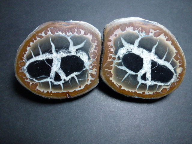 Calcita (variedad septaria)
7 x 6 cm. cada parte
(Autor: javier ruiz martin)