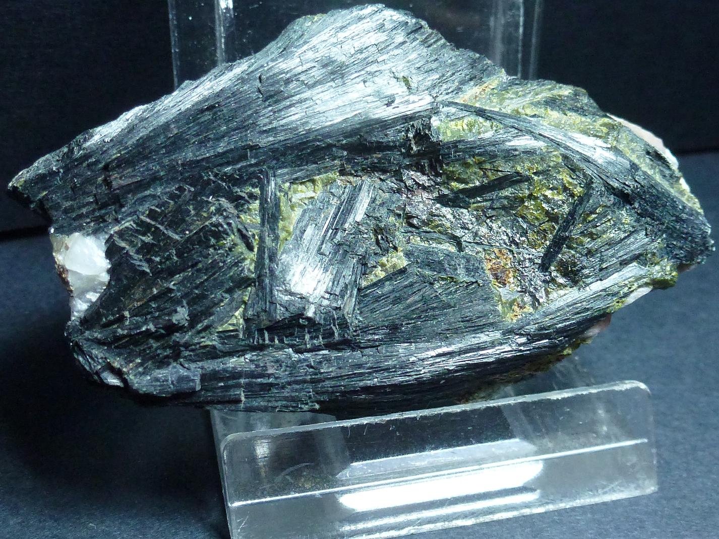 Ferropargasita, Calcita
6 x 4 cm.
(Autor: javier ruiz martin)