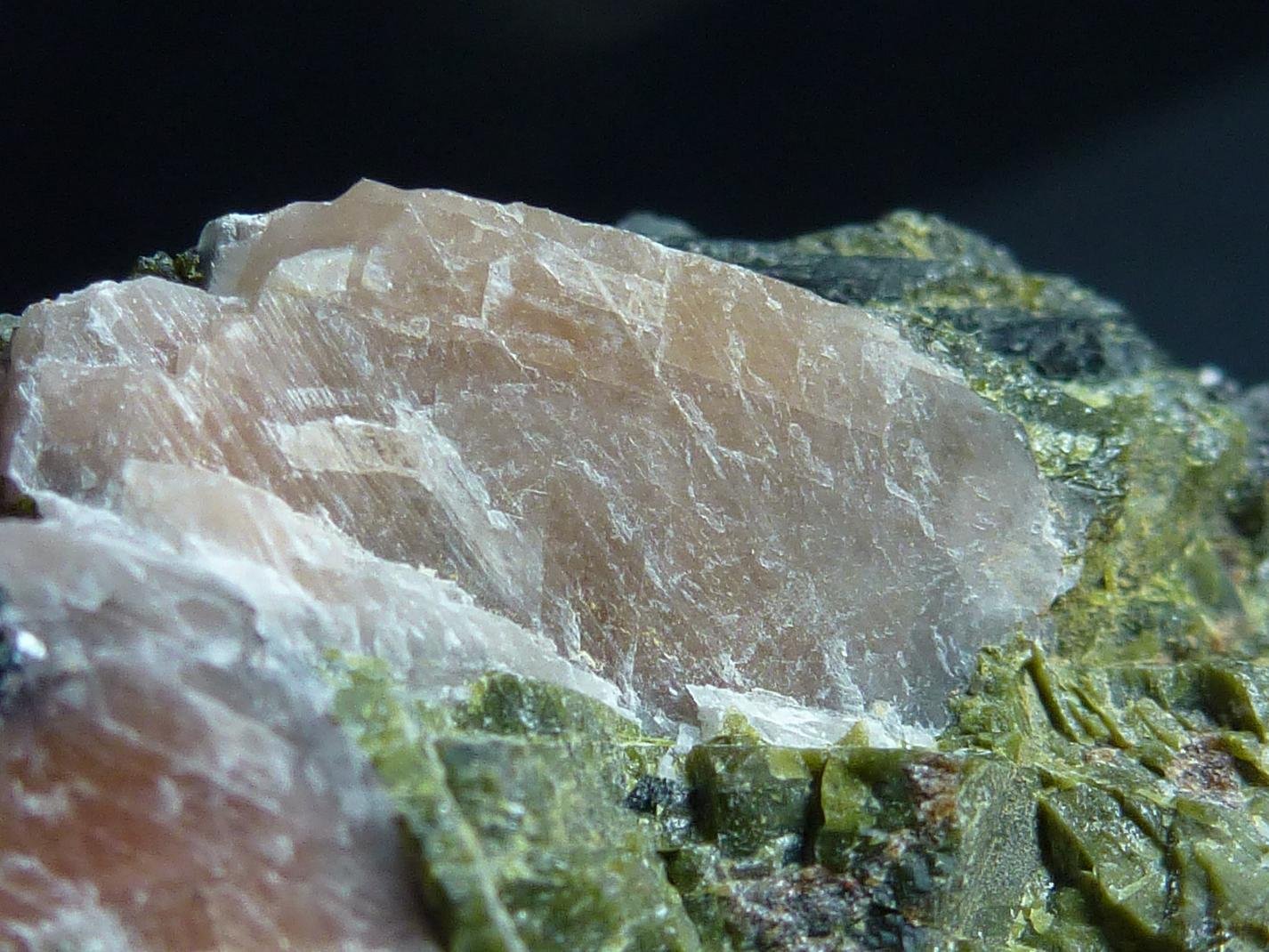 Ferropargasita, Calcita
6 x 4 cm.
(Autor: javier ruiz martin)