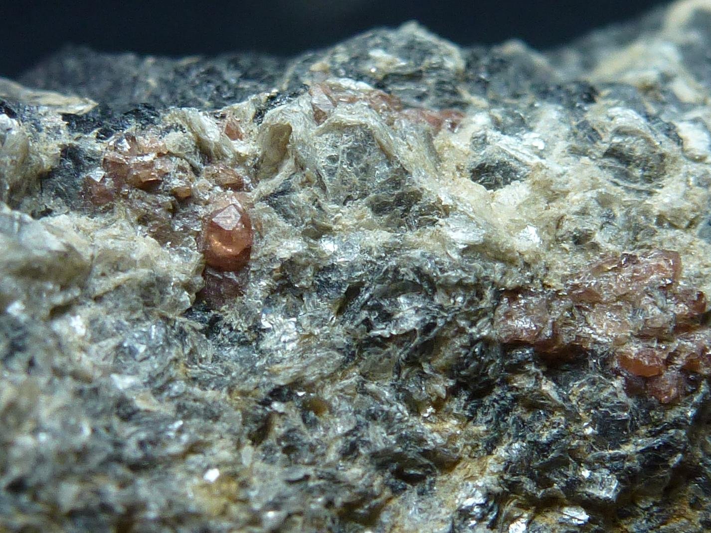 Ferberita, Cuarzo, Mica y Granate
7 x 3 cm.
(Autor: javier ruiz martin)