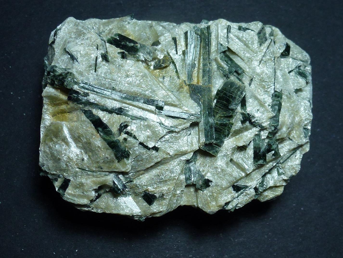 Actinolita
6 x 4 cm.
(Autor: javier ruiz martin)