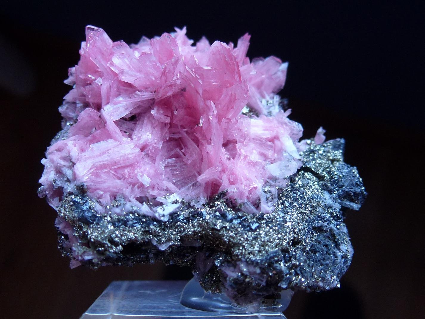 Rhodonita, Pirita, Esfalerita
4 x 4 cm.
(Autor: javier ruiz martin)