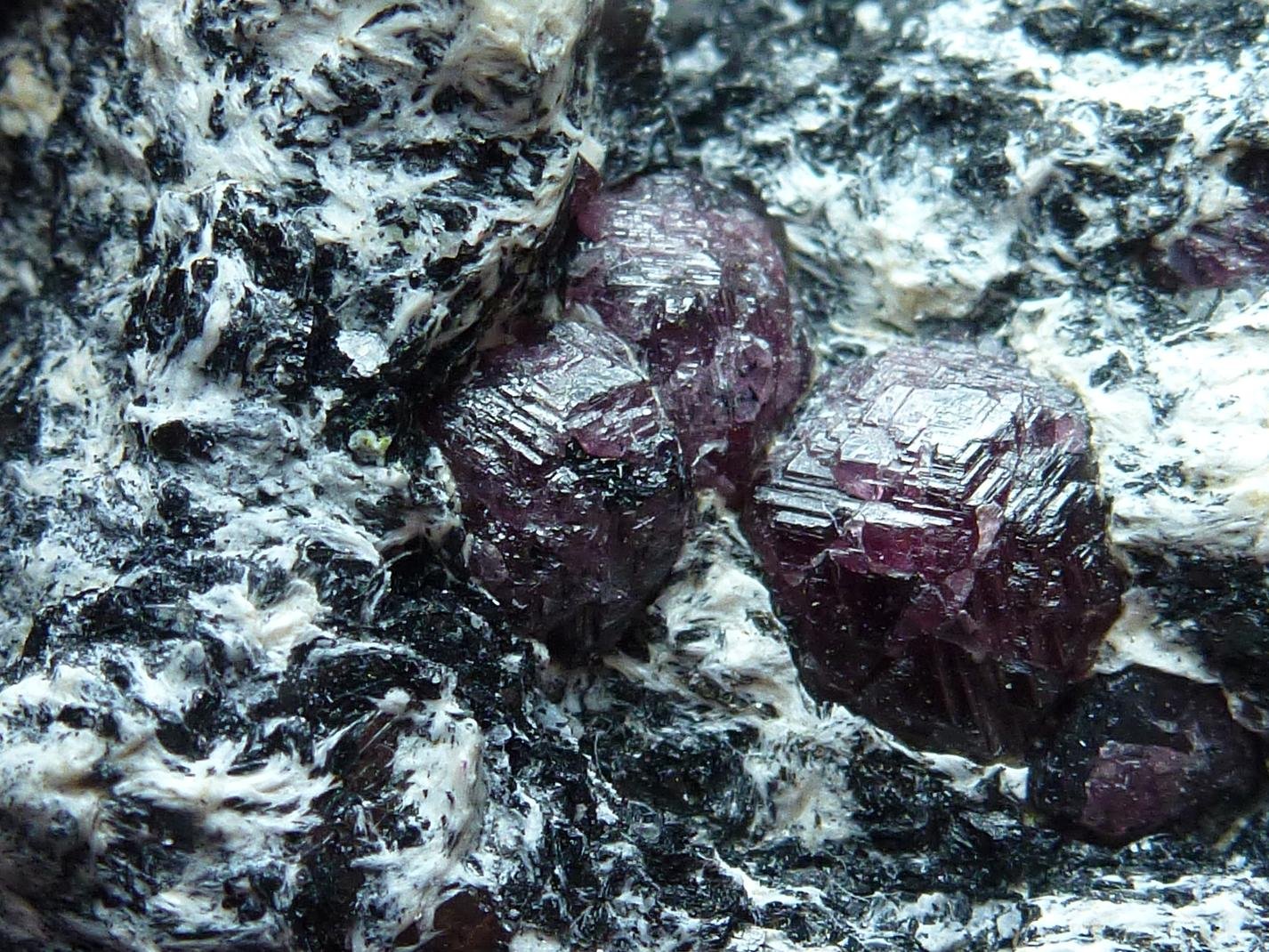 Almandino (Grupo Granate)
5 x 4 cm.
(Autor: javier ruiz martin)