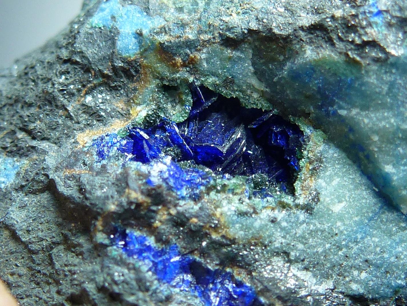 Azurita
2 x 2 cm.
(Autor: javier ruiz martin)