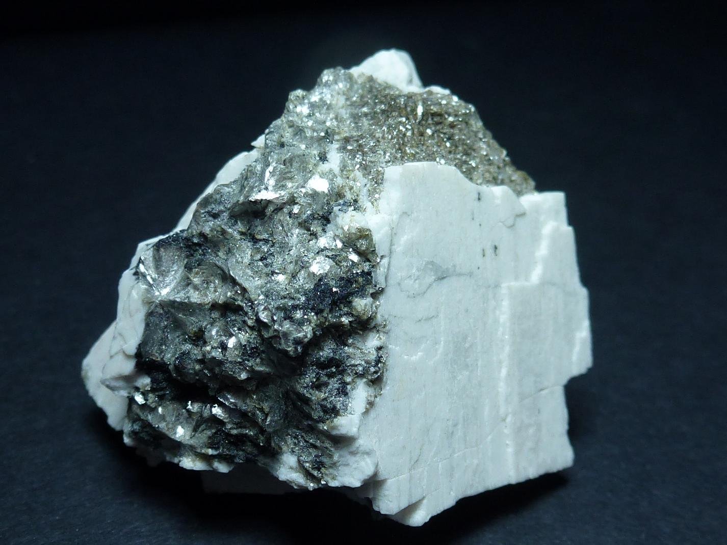 Albita, Moscovita
5 x 5 cm.
(Autor: javier ruiz martin)