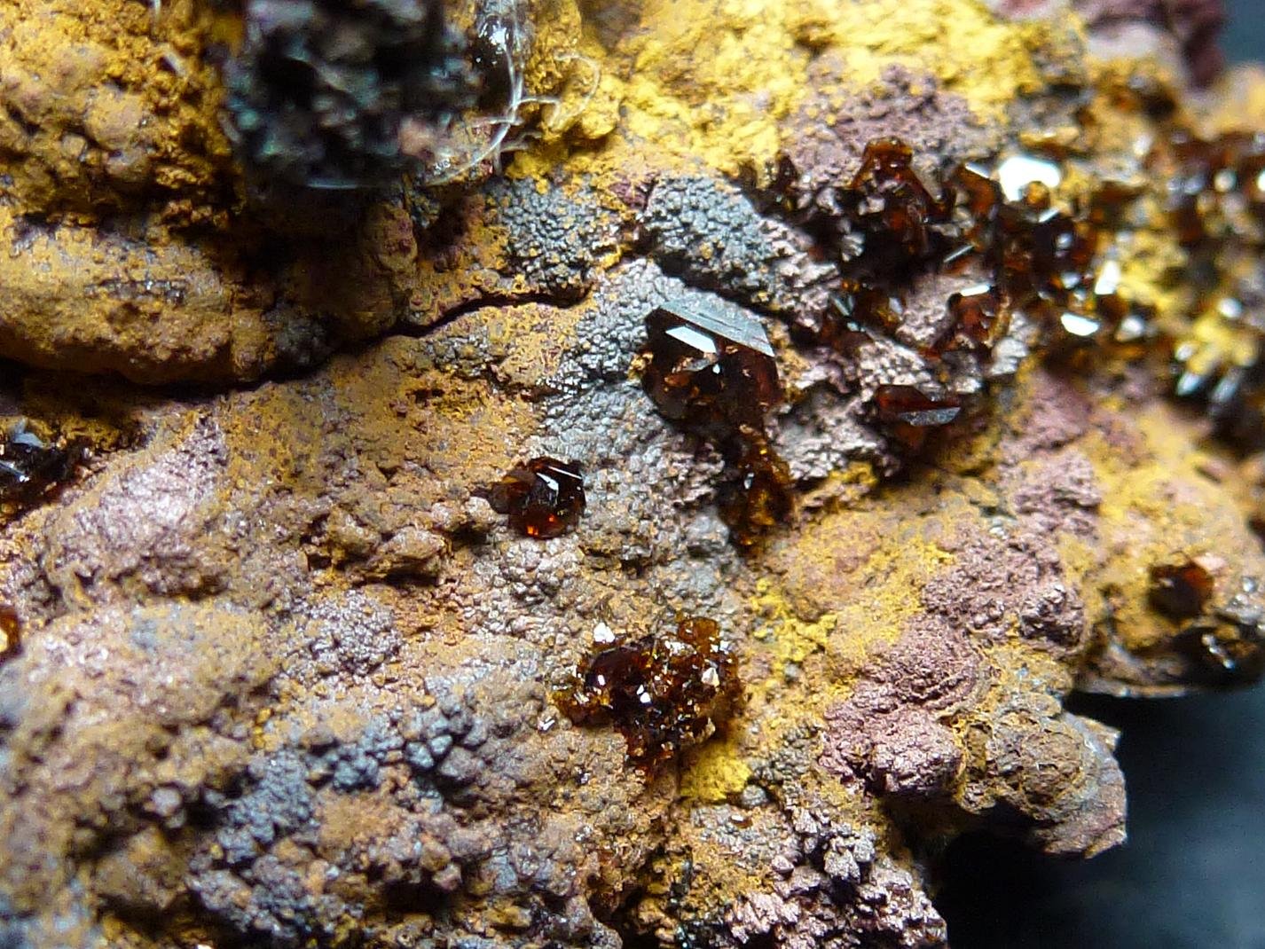 Jarosita
3,5 x 3 cm.
(Autor: javier ruiz martin)