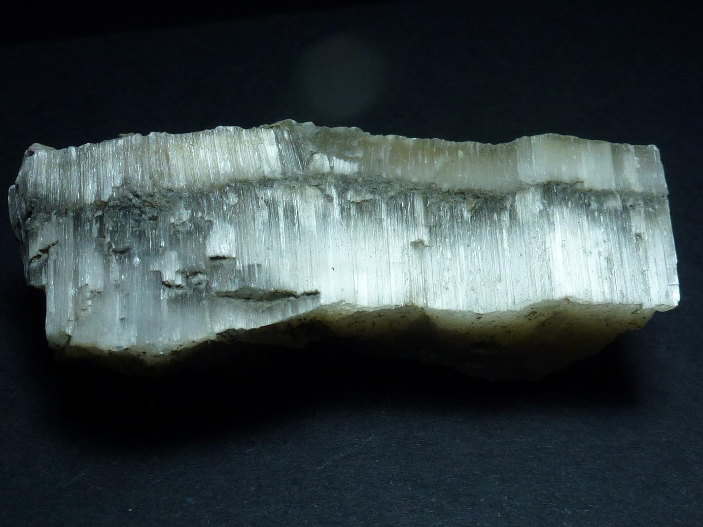 Yeso (variedad fibroso)
7 x 2,5 cm.
(Autor: javier ruiz martin)
