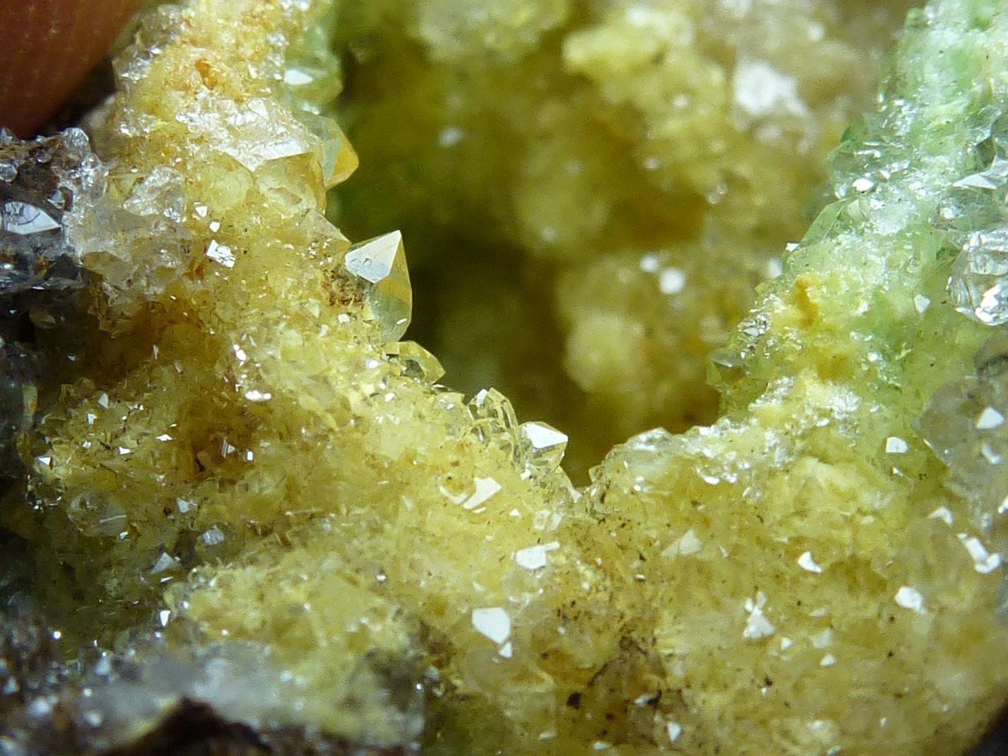 Phosphohedyphana (Fosfohedifana), Cuarzo
6 x 3 cm.
(Autor: javier ruiz martin)