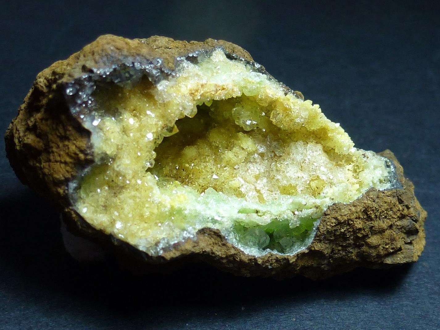 Phosphohedyphana (Fosfohedifana), Cuarzo
6 x 3 cm.
(Autor: javier ruiz martin)