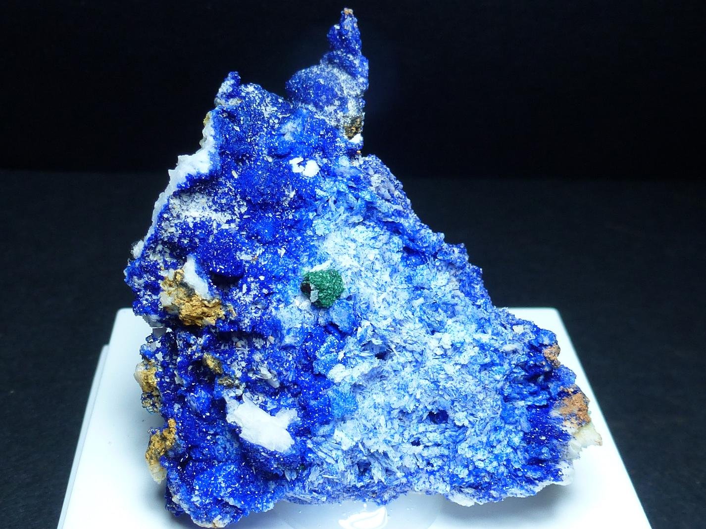 Azurita, Malaquita, Calcita y Aragonito
6 x 4,5 cm.
(Autor: javier ruiz martin)