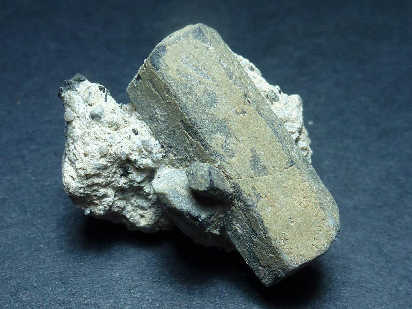 Hornblenda
2,2 x 0,5 cm. el cristal
(Autor: javier ruiz martin)