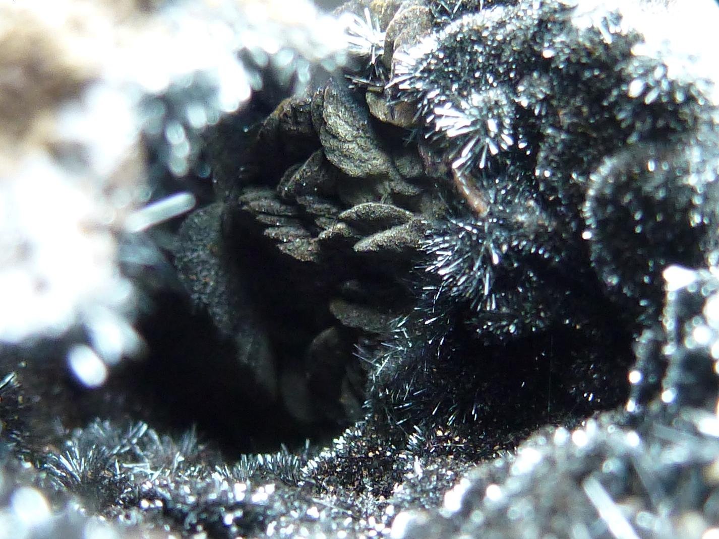 Pirolusita
4 x 4 cm.
(Autor: javier ruiz martin)