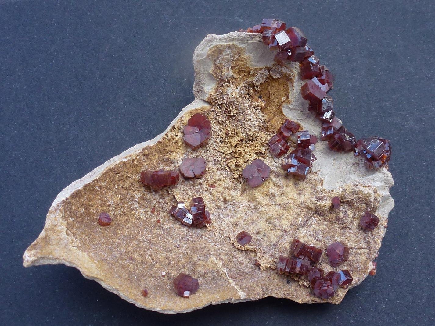 Vanadinita
7 x 6 cm.
(Autor: javier ruiz martin)