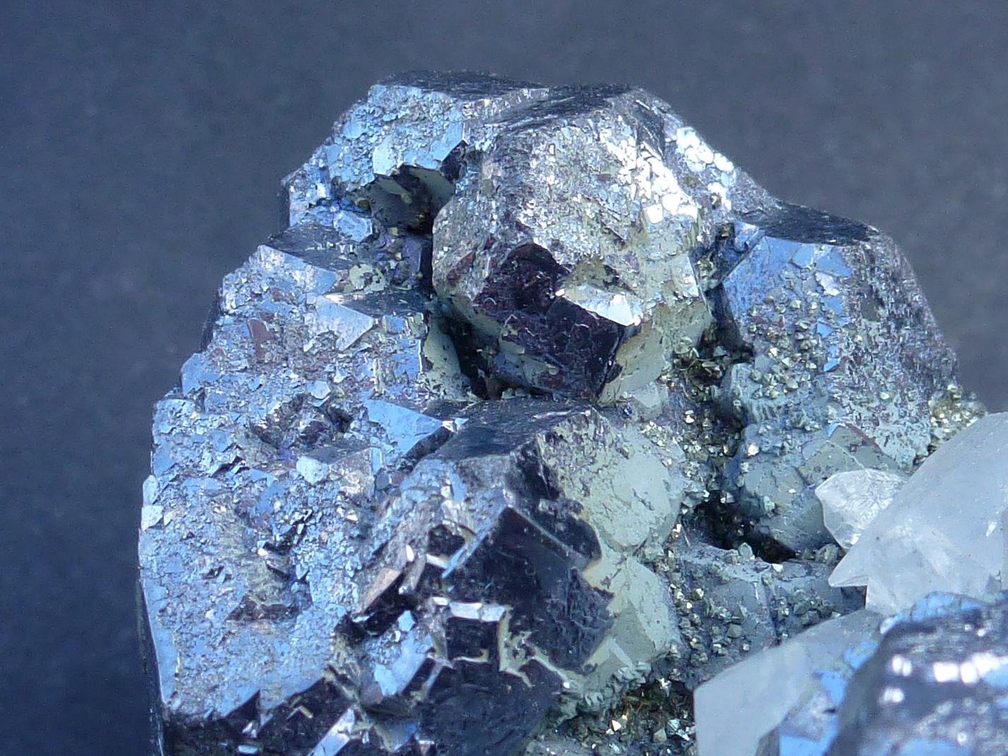Galena, Pirita, Calcita
7 x 6 cm.
(Autor: javier ruiz martin)