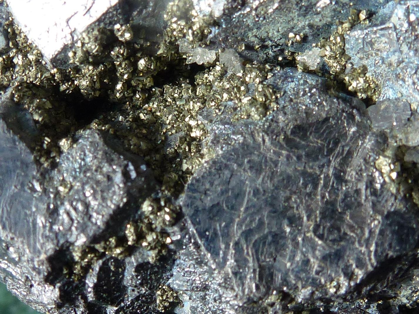 Galena, Pirita, Calcita
7 x 6 cm.
(Autor: javier ruiz martin)