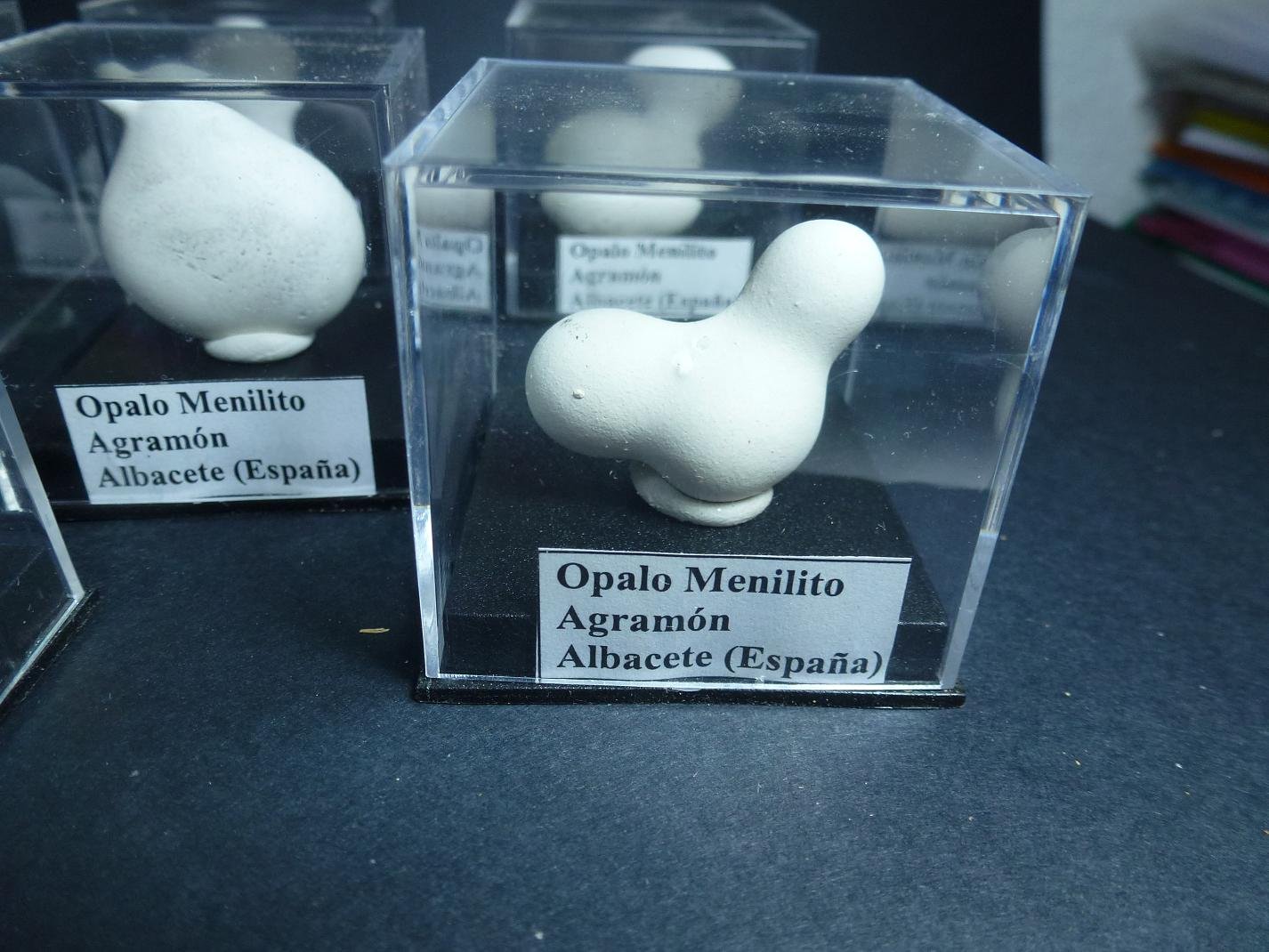 Ópalo (variedad menilito)
3 x 2,5 cm.
(Autor: javier ruiz martin)