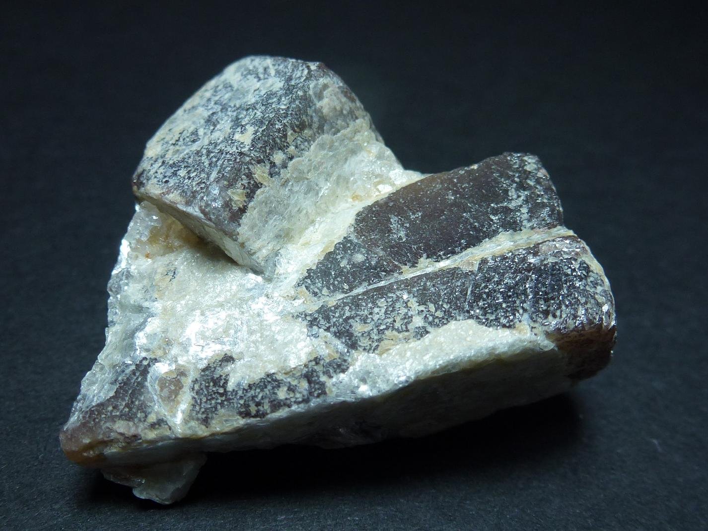 Andalucita, Moscovita
3 x 3,5 cm.
(Autor: javier ruiz martin)