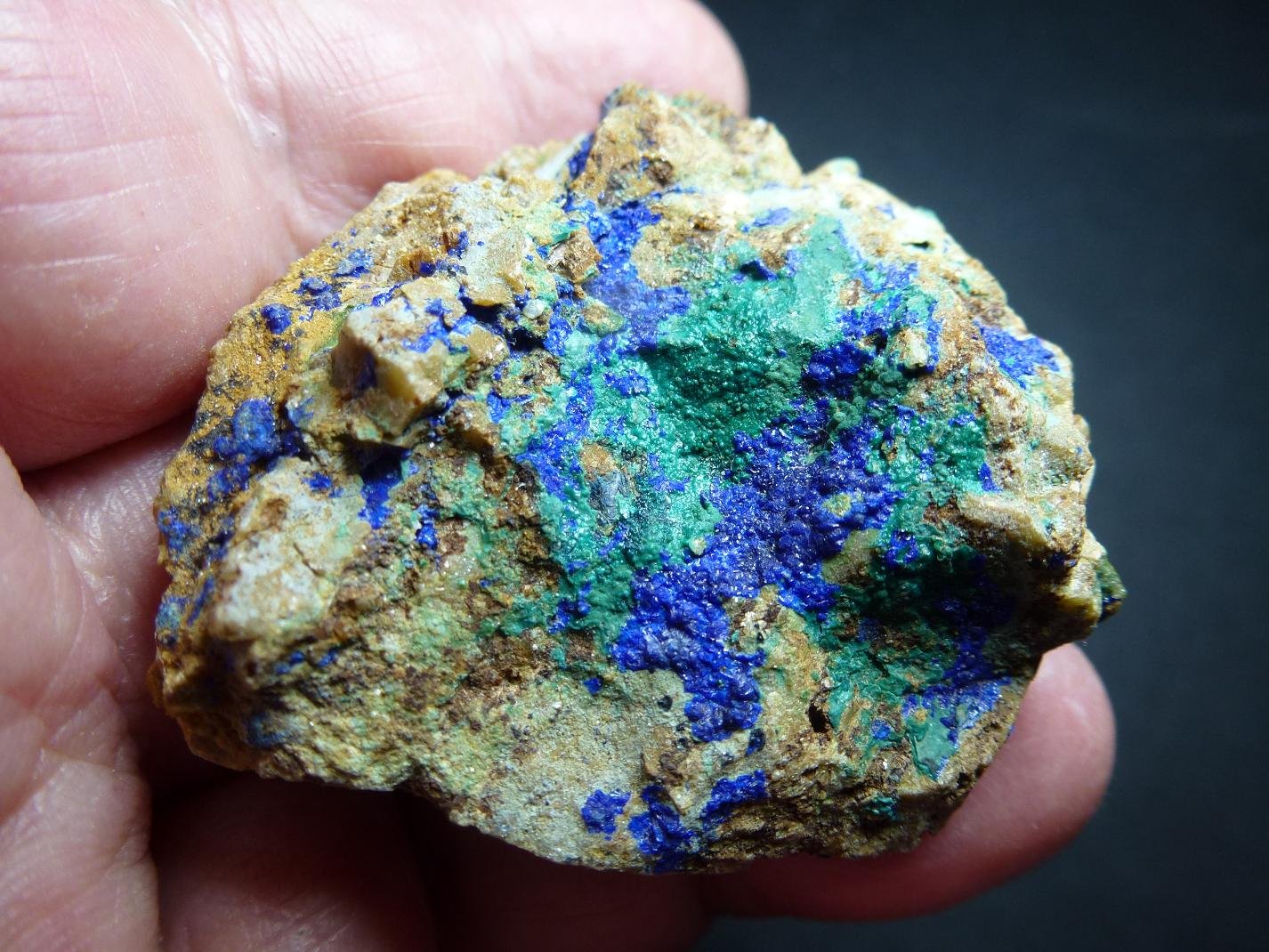 Azurita, Cornwallita
6 x 6 cm.
(Autor: javier ruiz martin)