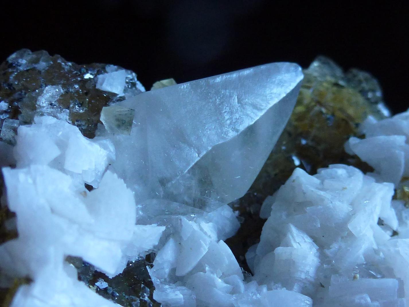 Fluorita, Calcita, Dolomita
8 x 6 cm.
(Autor: javier ruiz martin)