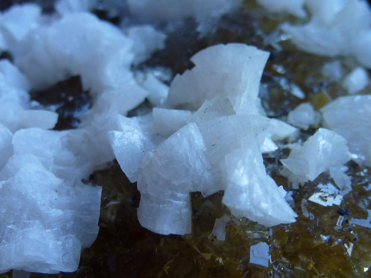 Fluorita, Calcita, Dolomita
8 x 6 cm.
(Autor: javier ruiz martin)