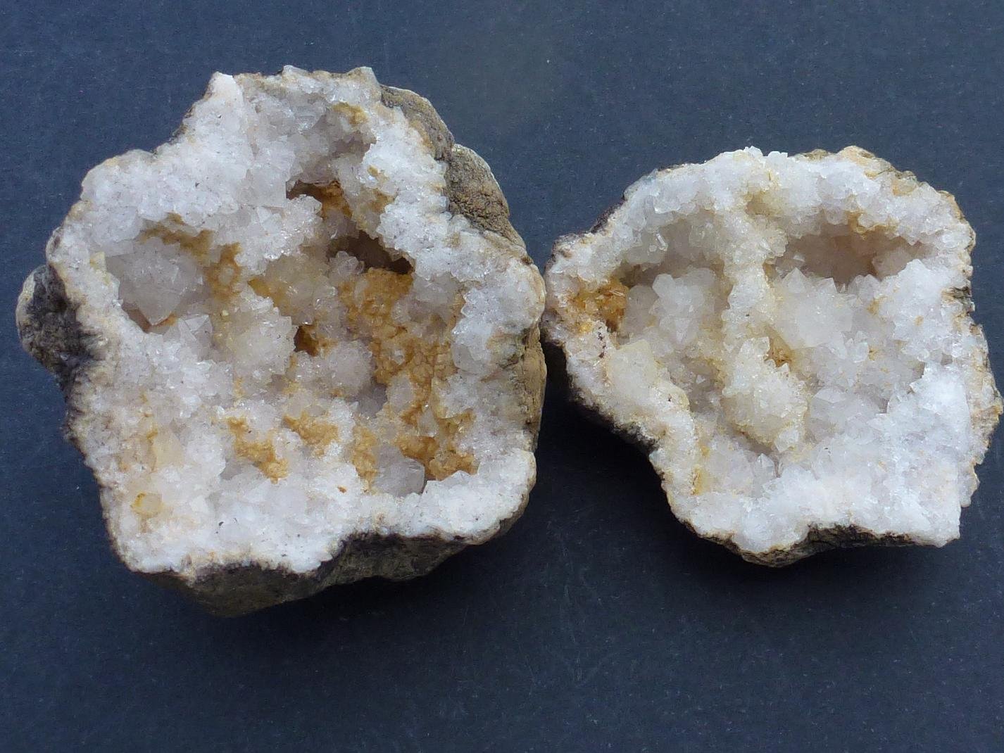 Cuarzo, Calcita
7 x 6 cm. la geoda
(Autor: javier ruiz martin)