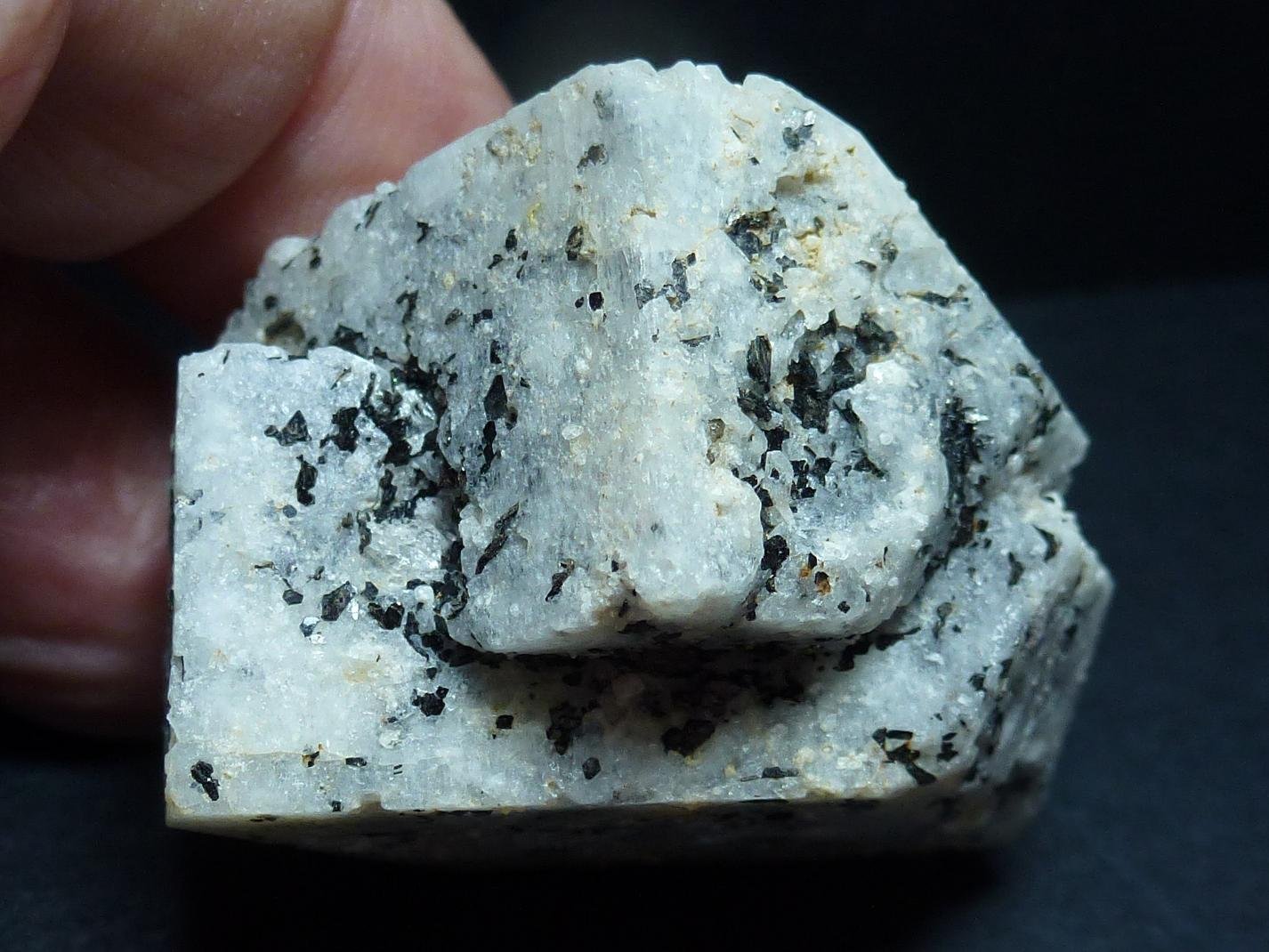 Sanidina
4 x 4 cm.
(Autor: javier ruiz martin)