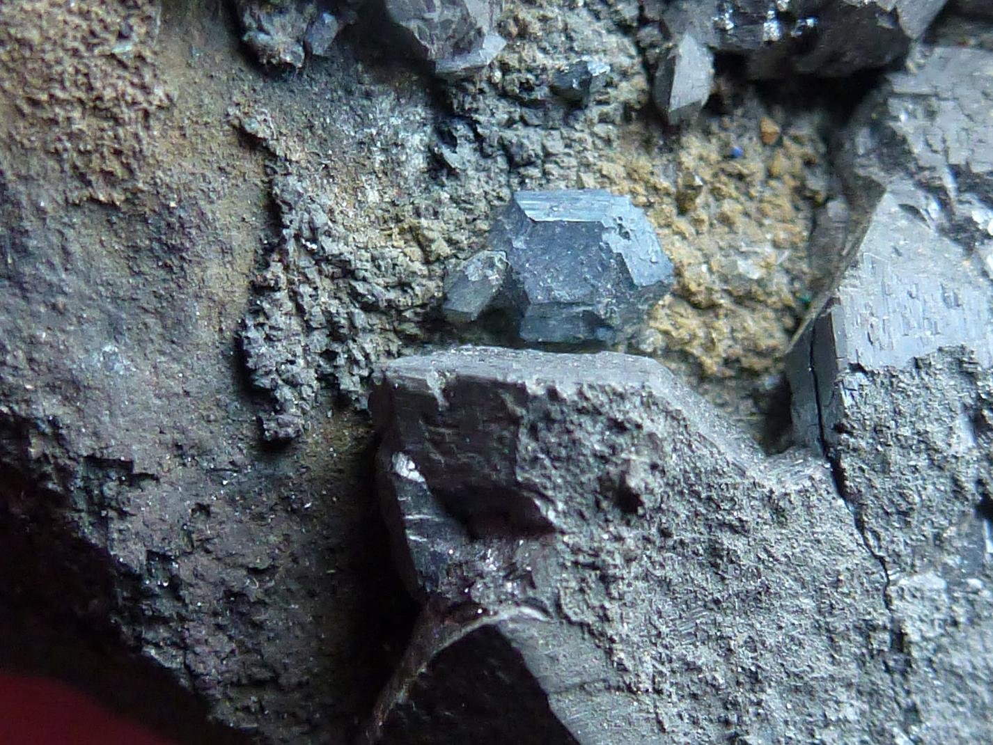 Calcocita (Calcosina)
0,4 x 0,3 cm. el cristal
(Autor: javier ruiz martin)