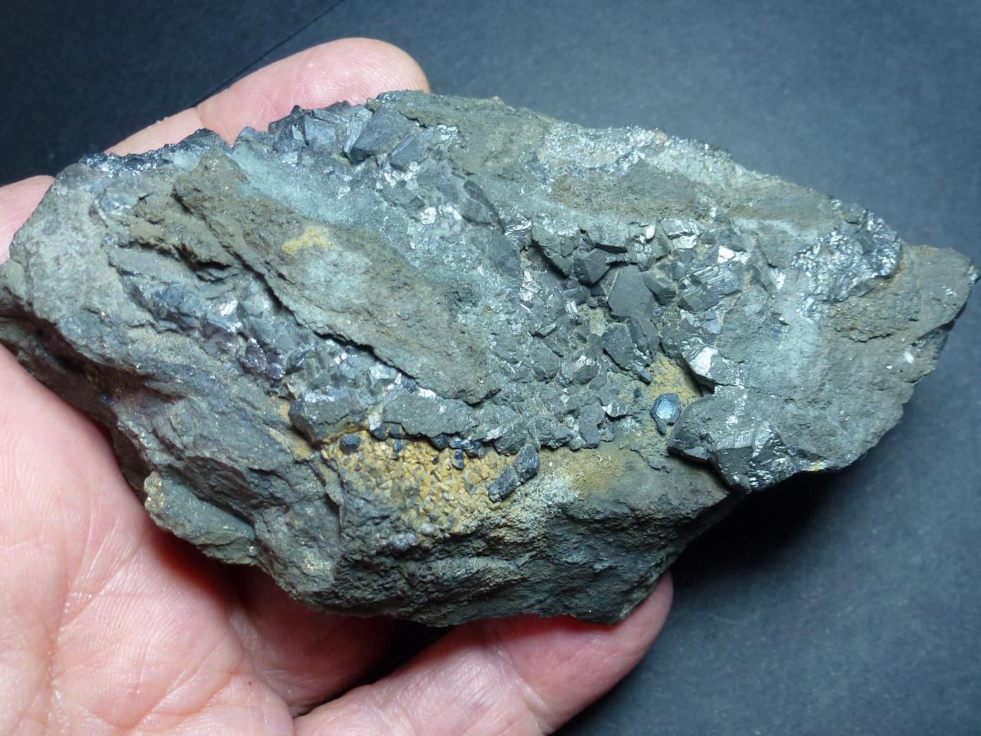 Calcocita (Calcosina), Djurleita, Pirita
11 x 6,5 cm.
(Autor: javier ruiz martin)