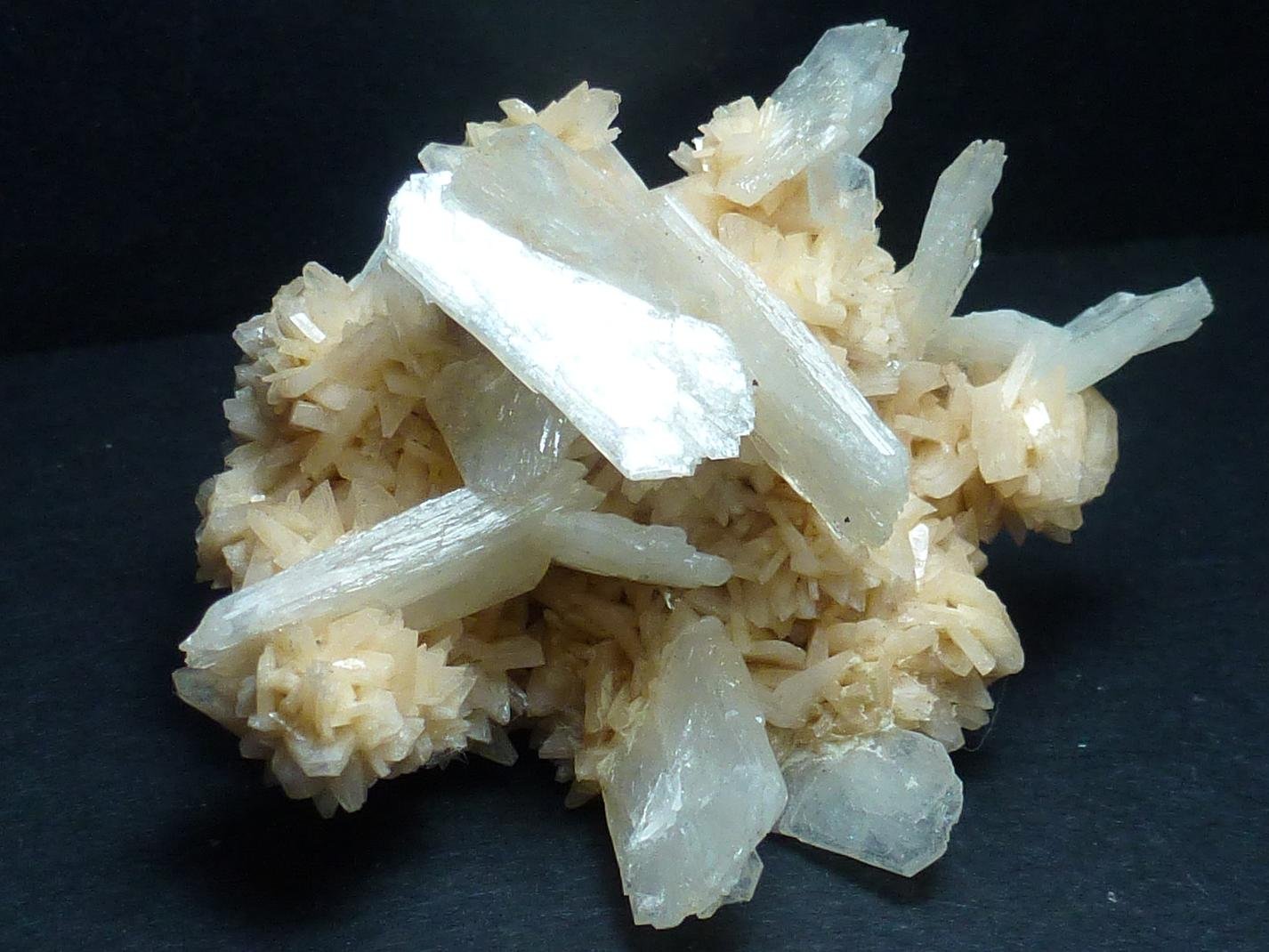 Stilbita-Ca (Estilbita-Ca), Heulandita-Ca
6 x 5 cm.
(Autor: javier ruiz martin)