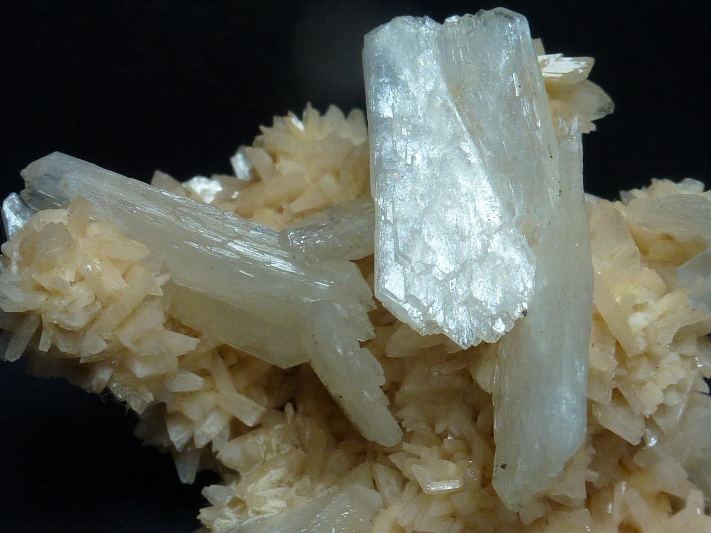 Stilbita-Ca (Estilbita-Ca), Heulandita-Ca
6 x 5 cm.
(Autor: javier ruiz martin)