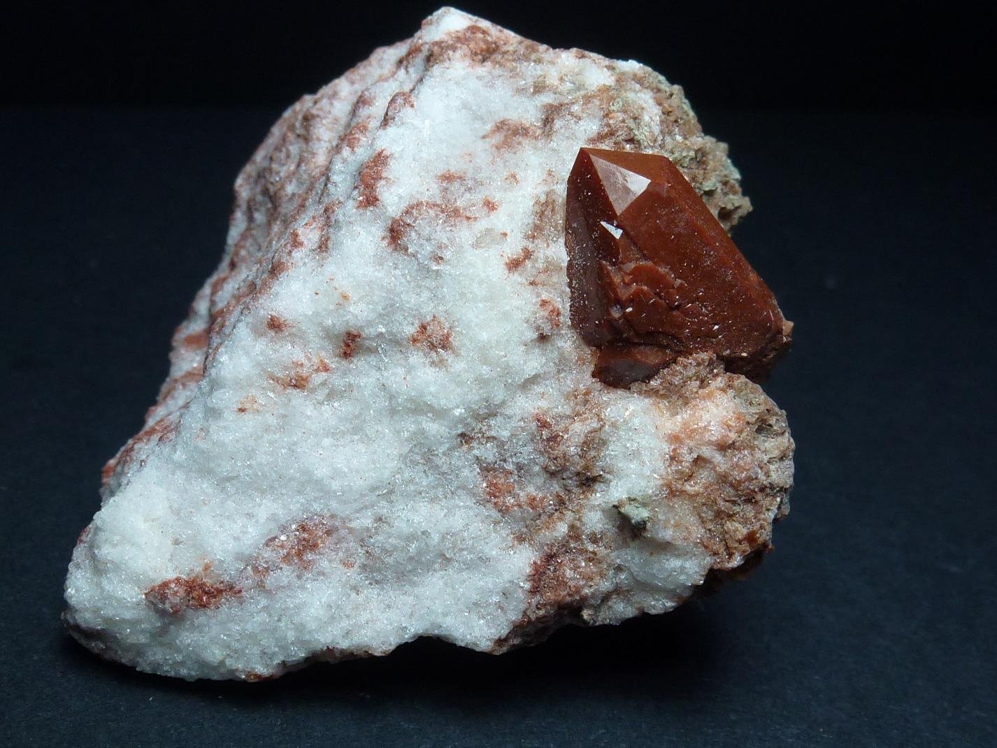 Cuarzo (variedad jacinto de compostela), Yeso
5 x 5 cm.
(Autor: javier ruiz martin)