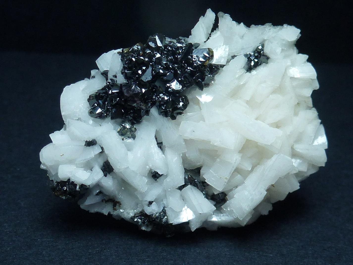 Esfalerita, Dolomita
2,5 x 2,5 cm.
(Autor: javier ruiz martin)