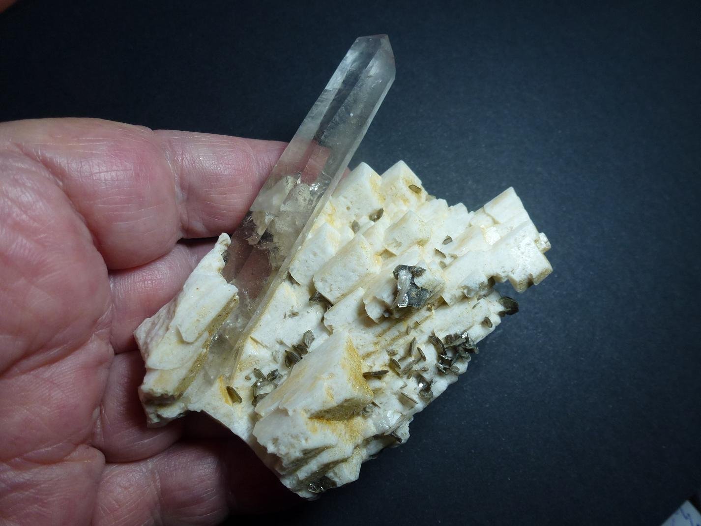 Cuarzo, Microclina y Moscovita
9 x 6 cm.
(Autor: javier ruiz martin)