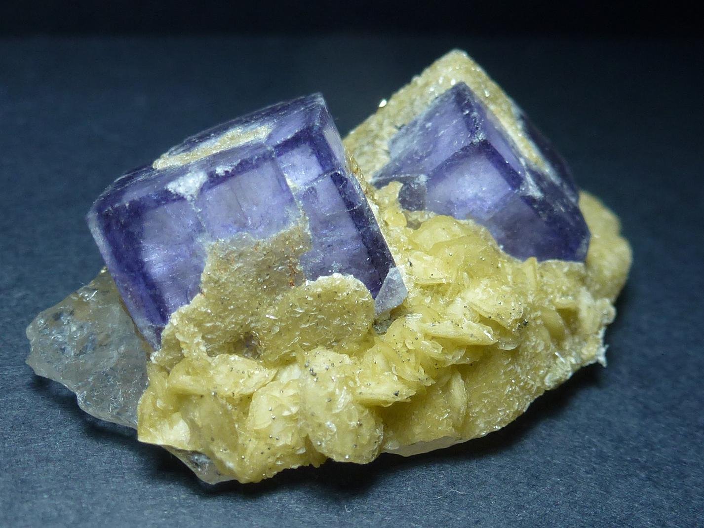Fluorita, Siderita, Cuarzo
5 x 3,5 cm.
(Autor: javier ruiz martin)