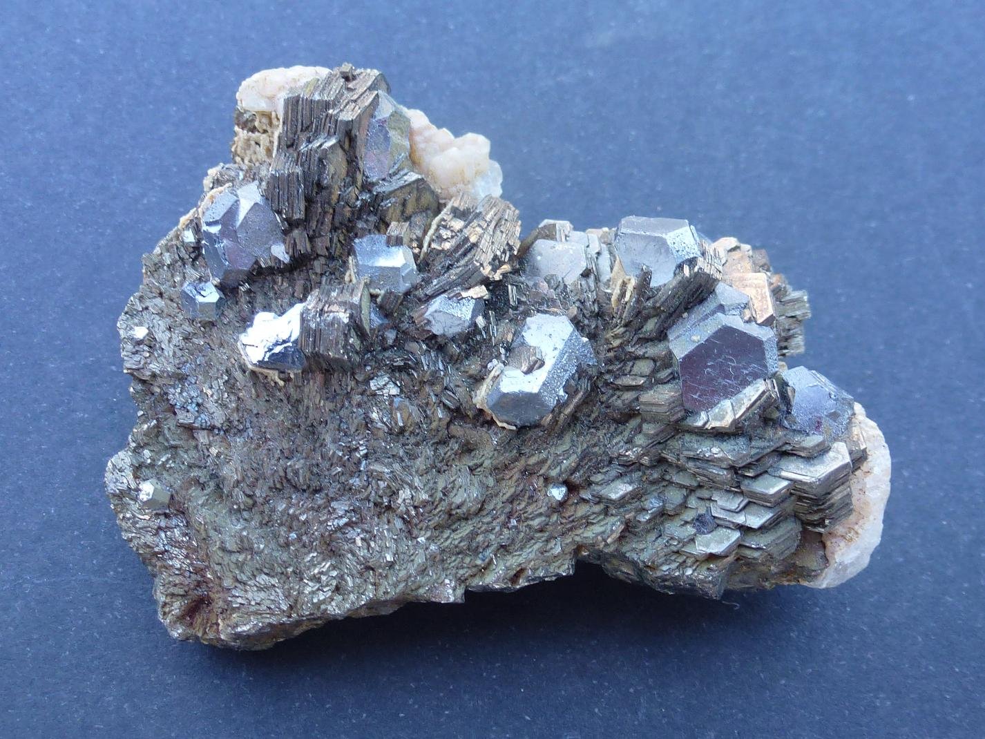 Pirrotita, Galena
6 x 4 cm.
(Autor: javier ruiz martin)
