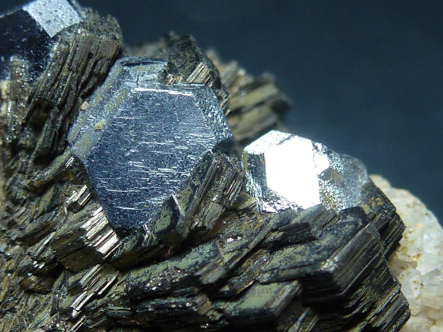 Pirrotita, Galena
6 x 4 cm.
(Autor: javier ruiz martin)
