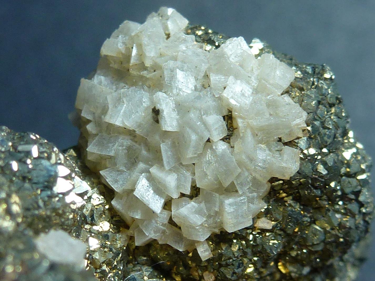 Pirita, Dolomita
7,5 x 4,5 cm.
(Autor: javier ruiz martin)